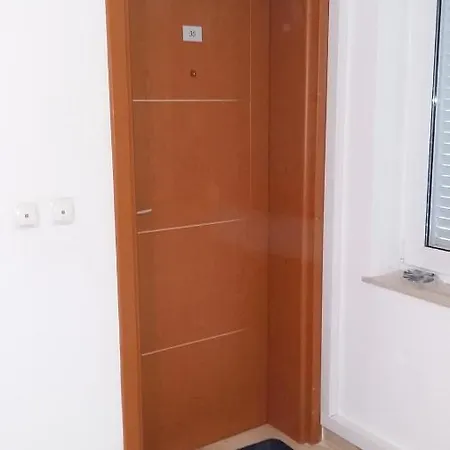 Modern شقة